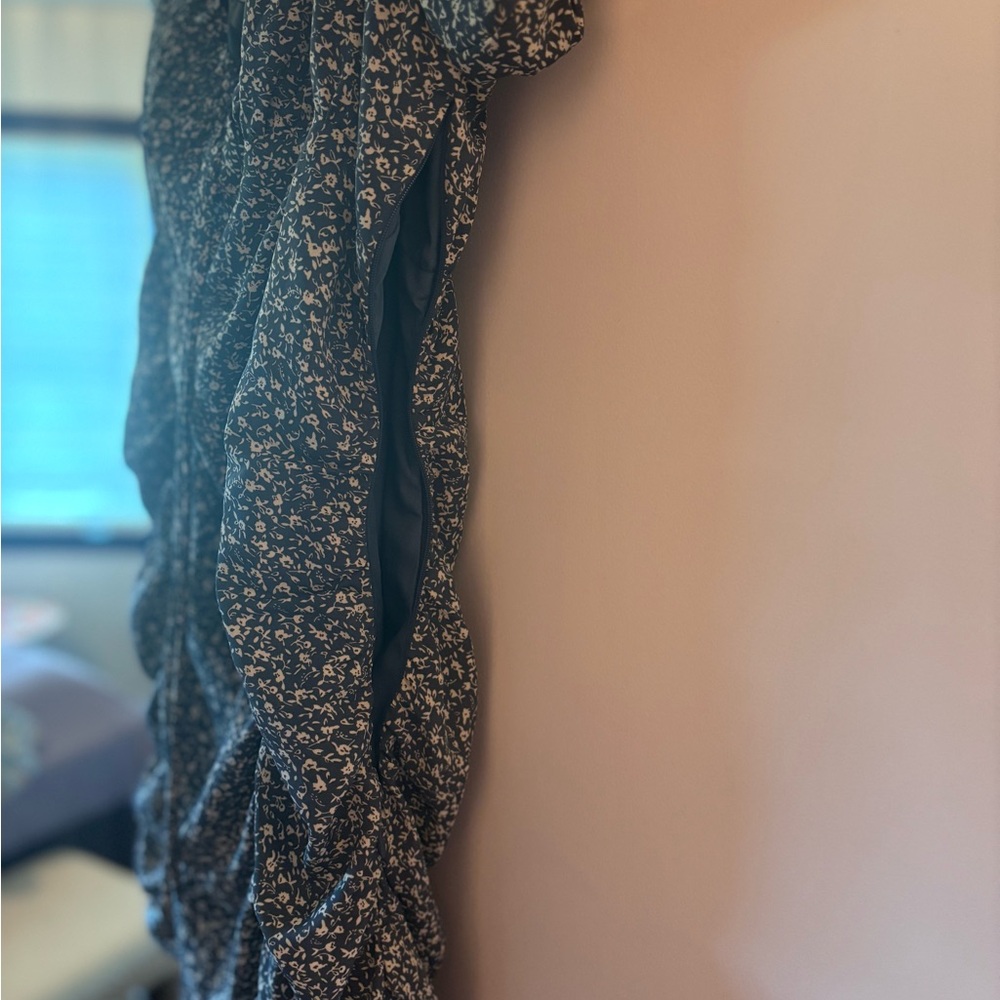 Floral Ruched Dress - Picture 2 of 3